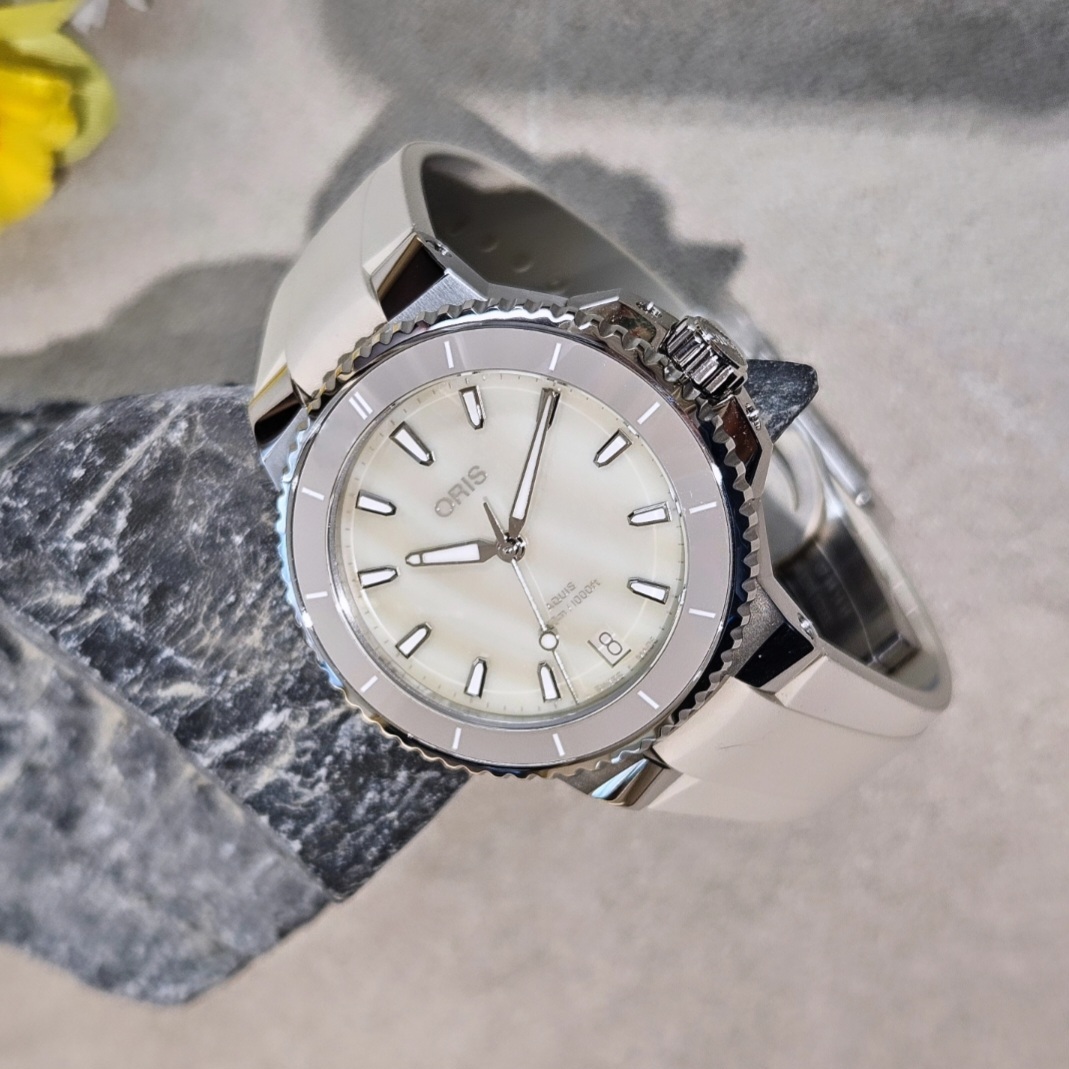 Oris Aquis Date